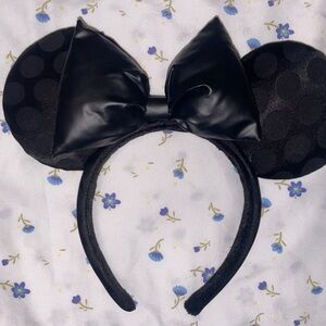 Black Minnie Mouse ears